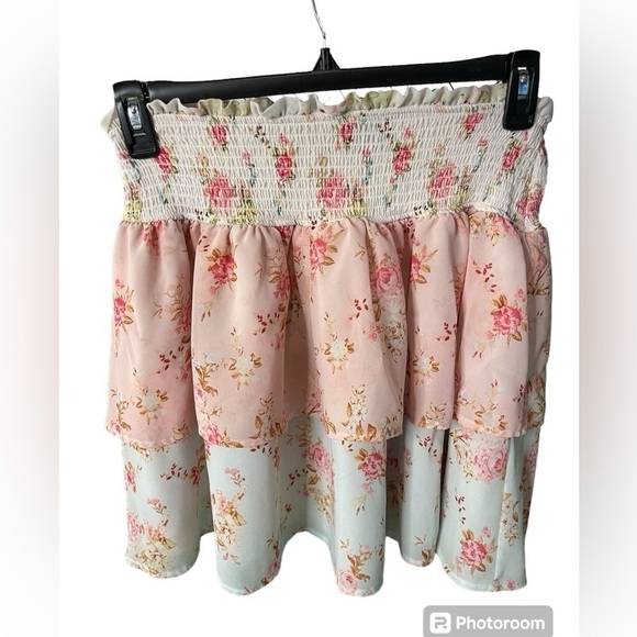 Cute Pink Tiered Ruffle Stretch Wide Waist XL Skirt Giving Strawberry Shortcake - Picture 1 of 12